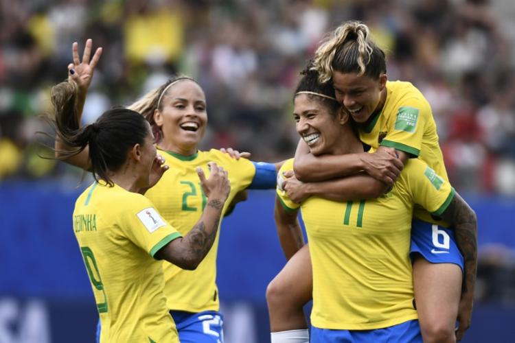 Com três gols de Cristiane, Brasil goleia Jamaica na estreia da Copa do Mundo