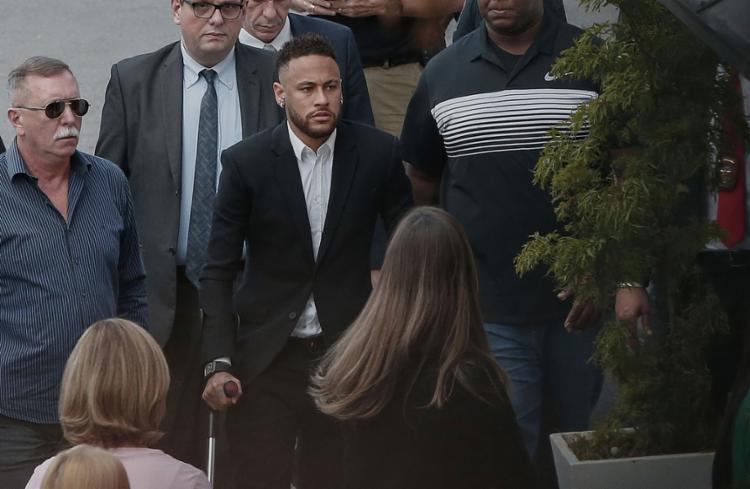 Neymar chegou na unidade policial por volta das 15h - Foto: Ari Ferreira l AFP
