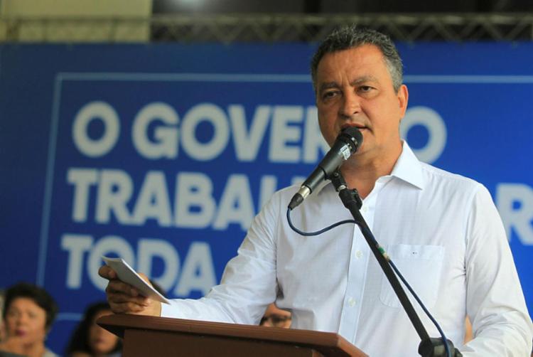 Lei que reestrutura tabela de vencimentos foi sancionada pelo governador Rui Costa - Foto: Manu Dias | Divulgação | GOVBA Lei que reestrutura tabela de vencimentos foi sancionada pelo governador Rui Costa - Foto: Manu Dias | Divulgação | GOVBA