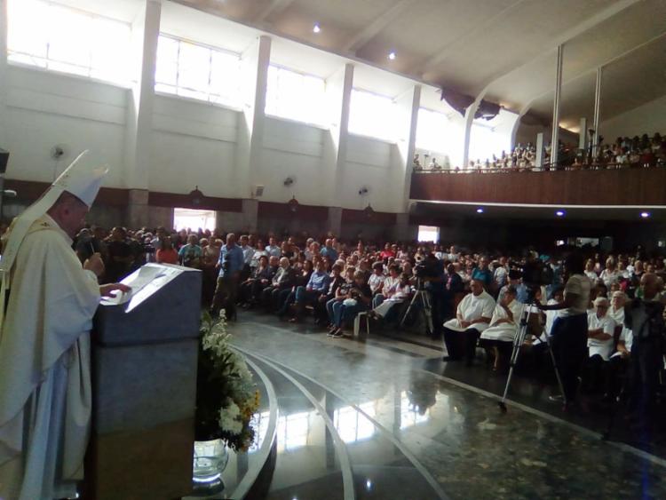 Devotos lotaram o Santuário da Bem-Aventurada Dulce dos Pobres - Foto: Joá Souza I Ag. A TARDE