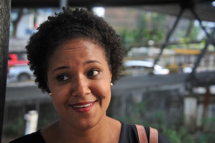Apesar de não frequentar o Carnaval, a vendedora Adriele Miranda é contra a proibição - Foto: Felipe Iruatã | Ag. A TARDE Apesar de não frequentar o Carnaval, a vendedora Adriele Miranda é contra a proibição - Foto: Felipe Iruatã | Ag. A TARDE