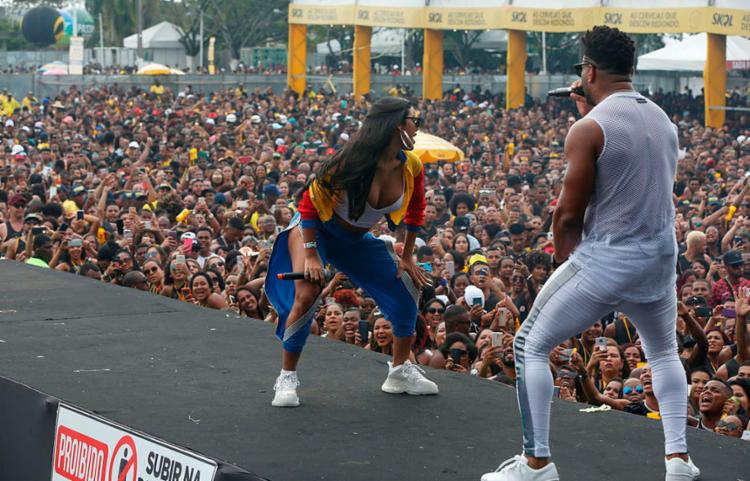Show do Parangolé teve participação da funkeira Pocah