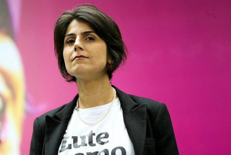 JUSTIÇA ELEITORAL SUSPENDE SHOWMÍCIO DE MANUELA D’ÁVILA COM CAETANO VELOSO