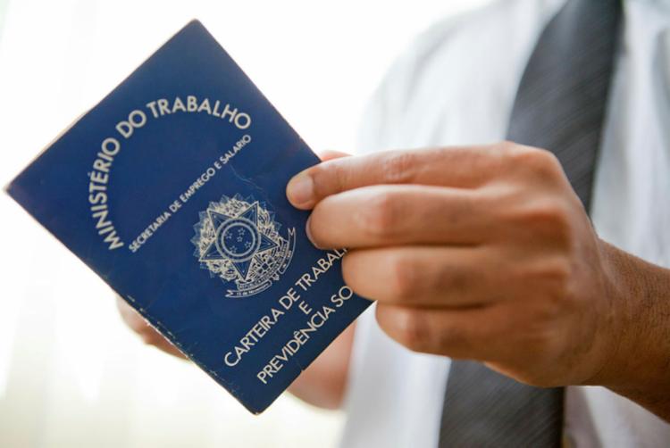 Governo usa pacote de emprego para fazer mudanças em regras trabalhistas