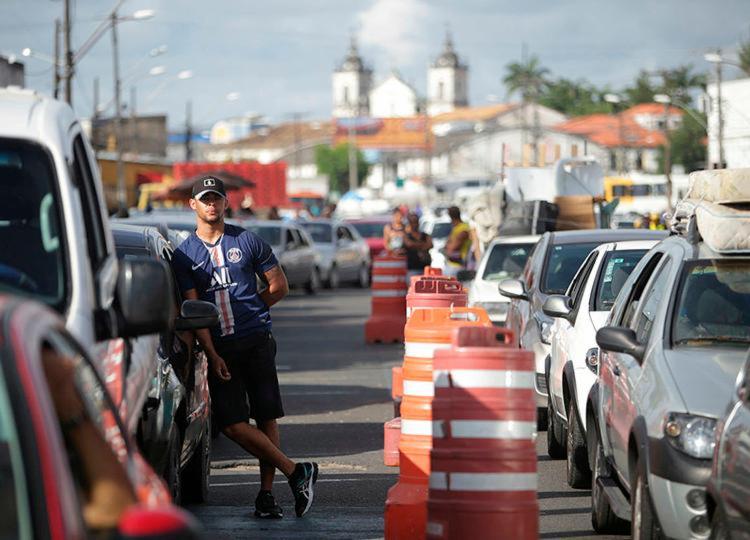 Motoristas e pedestres esperam por até 1h em filas nos Terminais | Foto: Raphael Müller | Ag. A TARDE - Foto: Raphael Müller | Ag. A TARDE Motoristas e pedestres esperam por até 1h em filas nos Terminais | Foto: Raphael Müller | Ag. A TARDE - Foto: Raphael Müller | Ag. A TARDE