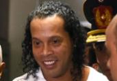 Ronaldinho é preso no Paraguai pra evitar saída do país | Norberto Duarte | AFP