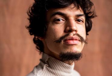 Ian Lasserre lança clipe do primeiro single de seu álbum | Flora Rodriguez e Felipe Bretas