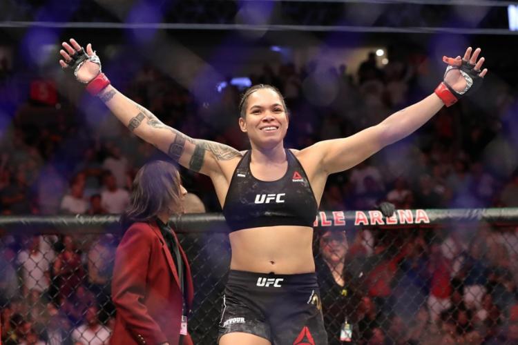 Amanda Nunes mantém cinturão de peso-pena do UFC em Las Vegas