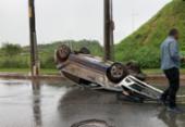 Veículo de empresa de segurança capota em marginal da Avenida Paralela | Foto: Ananda de Freitas | Ag. A TARDE