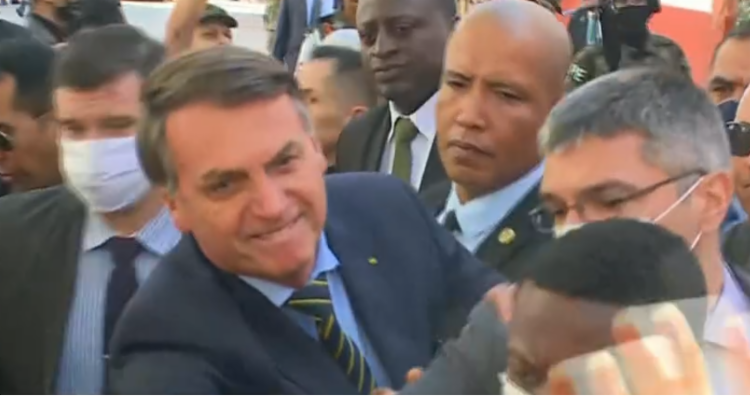 Seus seguranças também não usavam máscaras | Foto: Reprodução | TV - Foto: Reprodução | TV