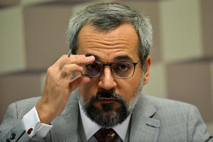 Ministério da Educação decide adiar o Enem de 30 a 60 dias