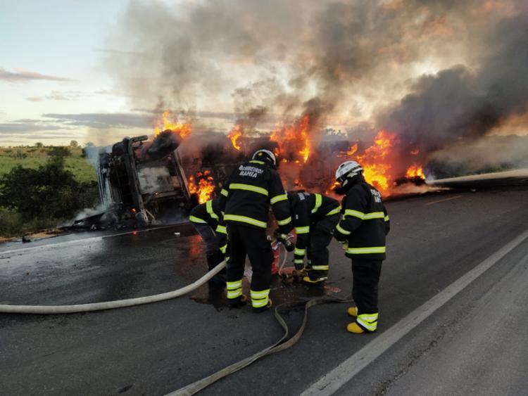 Foram necessárias cerca de duas horas para conter o incêndio pela equipe do Corpo de Bombeiros | Foto: Divulgação SSP - Foto: Divulgação SSP Foram necessárias cerca de duas horas para conter o incêndio pela equipe do Corpo de Bombeiros | Foto: Divulgação SSP - Foto: Divulgação SSP