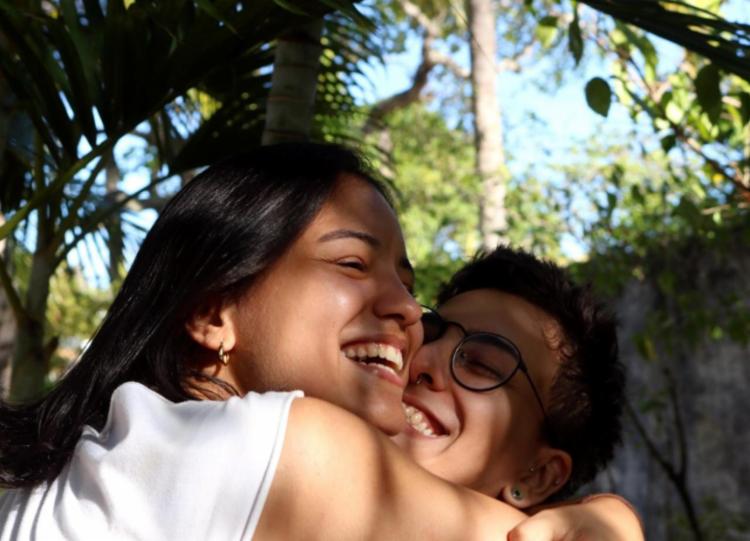 Camylla e Renata escolheram um jeito criativo para passar o Dia dos Namorados | Foto: Divulgação | Arquivo Pessoal