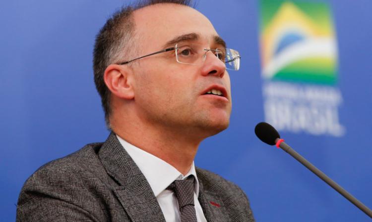 MINISTRO PEDE ABERTURA DE INQUÉRITO PARA APURAR OFENSA A BOLSONARO