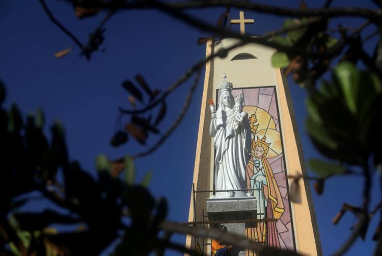 Escultura na praça Nossa Senhora da Luz traz mensagem de acolhimento e proteção | Foto: Felipe Iruatã | Ag. A TARDE - Foto: Felipe Iruatã | Ag. A TARDE Escultura na praça Nossa Senhora da Luz traz mensagem de acolhimento e proteção | Foto: Felipe Iruatã | Ag. A TARDE - Foto: Felipe Iruatã | Ag. A TARDE