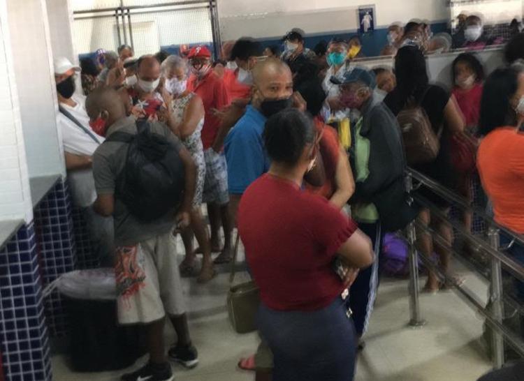 Passageiros ficaram aglomerados em saguão | Foto: Divulgação | Cidadão Repórter - Foto: Divulgação | Cidadão Repórter Passageiros ficaram aglomerados em saguão | Foto: Divulgação | Cidadão Repórter - Foto: Divulgação | Cidadão Repórter