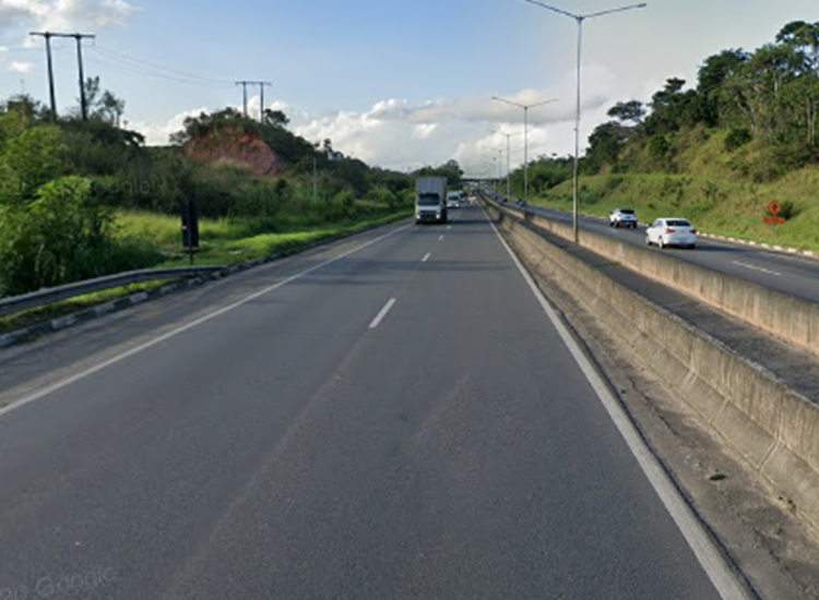 Acidente aconteceu na BR-324 sentido Águas Claras - Foto: Reprodução | Google Street View Acidente aconteceu na BR-324 sentido Águas Claras - Foto: Reprodução | Google Street View