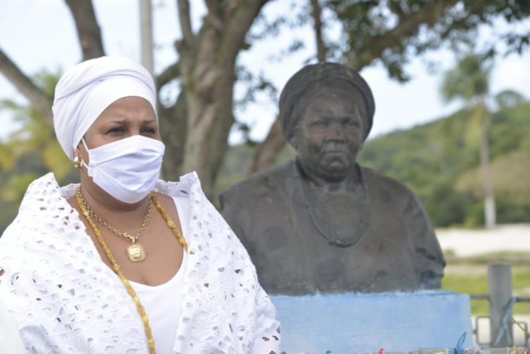 Busto de Mãe Gilda foi atacado pela primeira vez em 2016 | Foto: Fabya Reis | Sepromi - Foto: Fabya Reis | Sepromi Busto de Mãe Gilda foi atacado pela primeira vez em 2016 | Foto: Fabya Reis | Sepromi - Foto: Fabya Reis | Sepromi