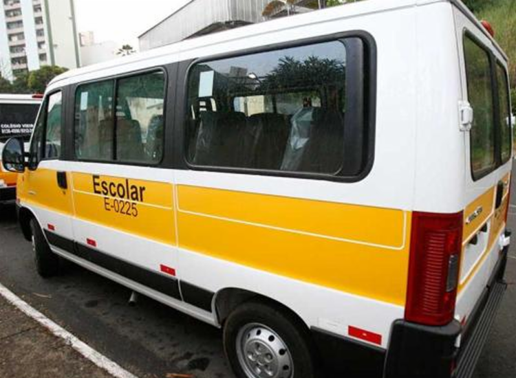 Transporte escolar foi um dos primeiros a parar após suspensão das aulas - Foto: Arquivo | Ag. A TARDE Transporte escolar foi um dos primeiros a parar após suspensão das aulas - Foto: Arquivo | Ag. A TARDE