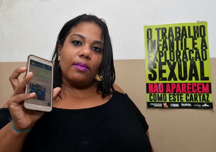 Conselheira tutelar Aline Gomes disponibilizou o celular e whatsapp pessoais para denúncias | Foto: Shirley Stolze | Ag. A TARDE - Foto: Shirley Stolze | Ag. A TARDE Conselheira tutelar Aline Gomes disponibilizou o celular e whatsapp pessoais para denúncias | Foto: Shirley Stolze | Ag. A TARDE - Foto: Shirley Stolze | Ag. A TARDE