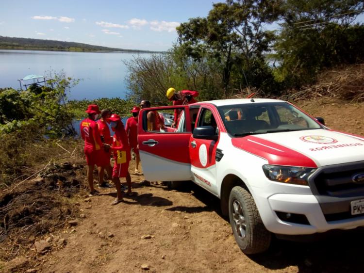 Operação de resgate com auxílio de mergulhadores | Foto: Divulgação | Corpo de Bombeiros - Foto: Divulgação | Corpo de Bombeiros Operação de resgate com auxílio de mergulhadores | Foto: Divulgação | Corpo de Bombeiros - Foto: Divulgação | Corpo de Bombeiros