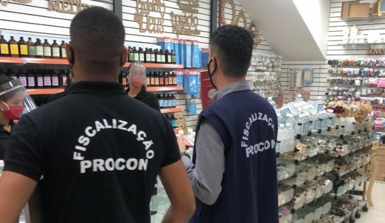 Dezessete estabelecimentos foram fechados por não estarem autorizados a funcionar | Foto: Divulgação - Foto: Prefeitura Municipal de Lauro de Freitas | ASCOM Dezessete estabelecimentos foram fechados por não estarem autorizados a funcionar | Foto: Divulgação - Foto: Prefeitura Municipal de Lauro de Freitas | ASCOM