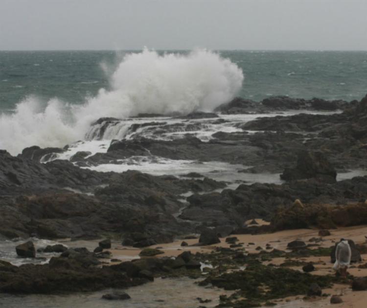 Ondas podem ultrapassar os três metros neste fim de semana, alerta a Marinha - Foto: Divulgação Ondas podem ultrapassar os três metros neste fim de semana, alerta a Marinha - Foto: Divulgação