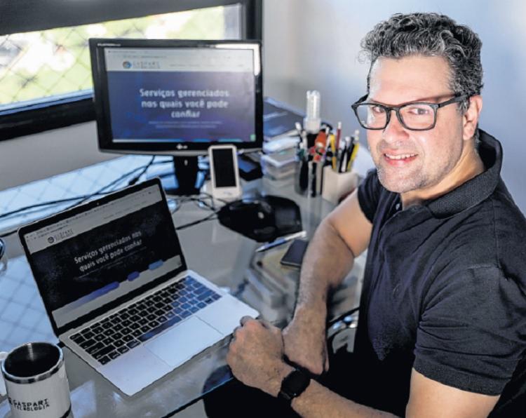 Luciano destaca o trabalho remoto e o armazenamento de dados - Foto: Uendel Galter | Ag. A TARDE Luciano destaca o trabalho remoto e o armazenamento de dados - Foto: Uendel Galter | Ag. A TARDE