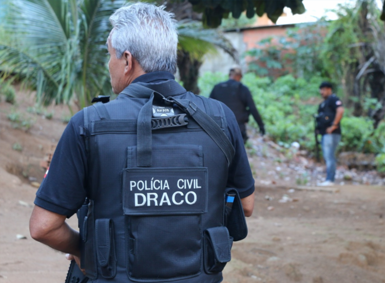 Foragido foi encontrado por equipes do Departamento de Repressão e Combate ao Crime Organizado (Draco) - Foto: Alberto Maraux | Divulgação | SSP Foragido foi encontrado por equipes do Departamento de Repressão e Combate ao Crime Organizado (Draco) - Foto: Alberto Maraux | Divulgação | SSP