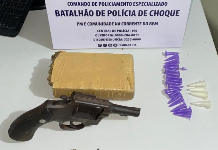 Suspeito estaria portando uma um revólver calibre 38 | Divugação | SSP - Foto: Divugação | SSP Suspeito estaria portando uma um revólver calibre 38 | Divugação | SSP - Foto: Divugação | SSP