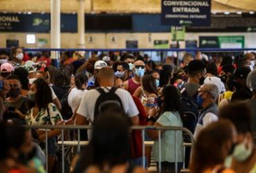 Ferry Boat tem movimento intenso e aglomeração de passageiros neste sábado | Felipe Iruatã | Agência A TARDE