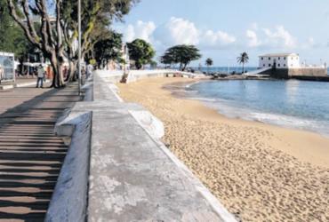 Um olhar sobre a icônica praia de Salvador que evoca tempos sadios de convivência e aglomeração | Adilton Venegeroles | Ag. A TARDE