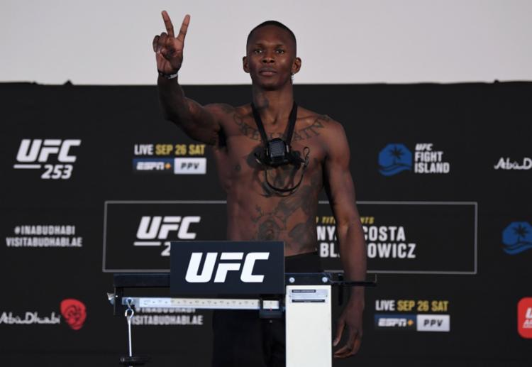 O estilo de luta da nigeriano costuma ser bastante associado ao ex-campeão brasileiro Anderson Silva || UFC
