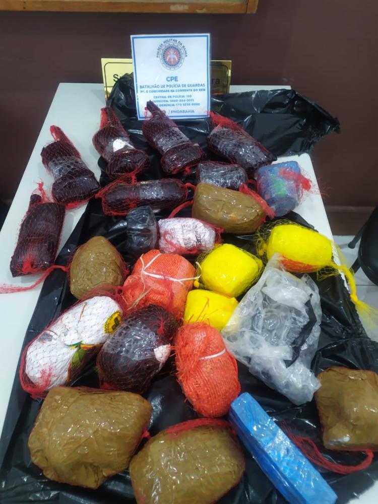 Itens foram encontrados em uma região de mato próxima ao Complexo de Mata Escura | Foto: Divulgação | SSP-BA - Foto: Divulgação | SSP-BA Itens foram encontrados em uma região de mato próxima ao Complexo de Mata Escura | Foto: Divulgação | SSP-BA - Foto: Divulgação | SSP-BA