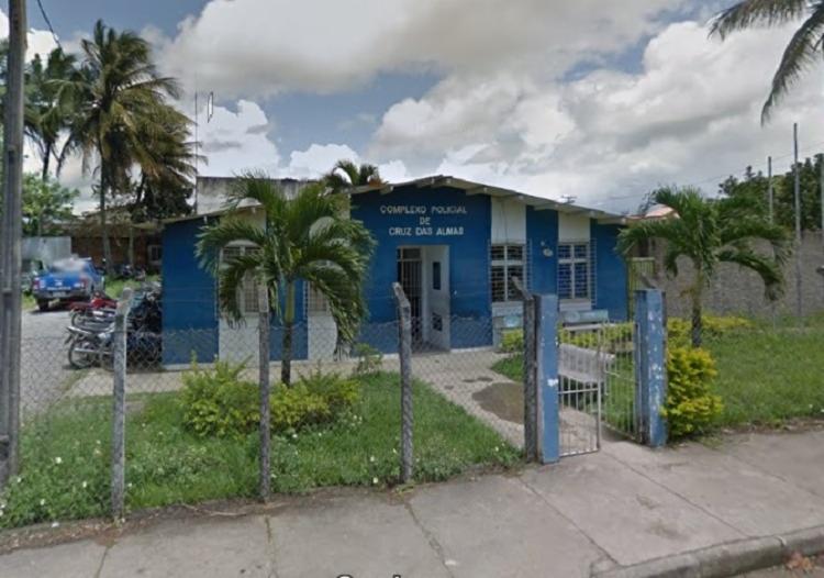 Os crimes foram registrados na delegacia de Cruz das Almas | Foto: Reprodução | Google Street View - Foto: Reprodução | Google Street View Os crimes foram registrados na delegacia de Cruz das Almas | Foto: Reprodução | Google Street View - Foto: Reprodução | Google Street View