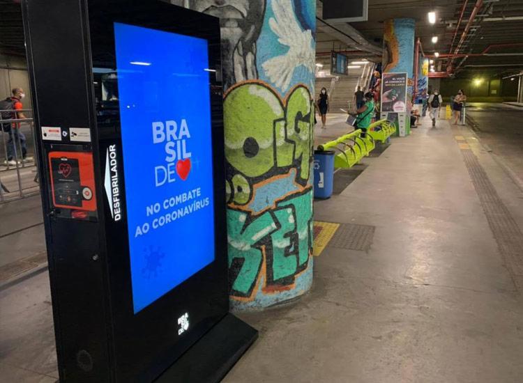 Desfibriladores externos auxiliam no primeiro atendimento a problemas cardiácos - Foto: Divulgação Desfibriladores externos auxiliam no primeiro atendimento a problemas cardiácos - Foto: Divulgação