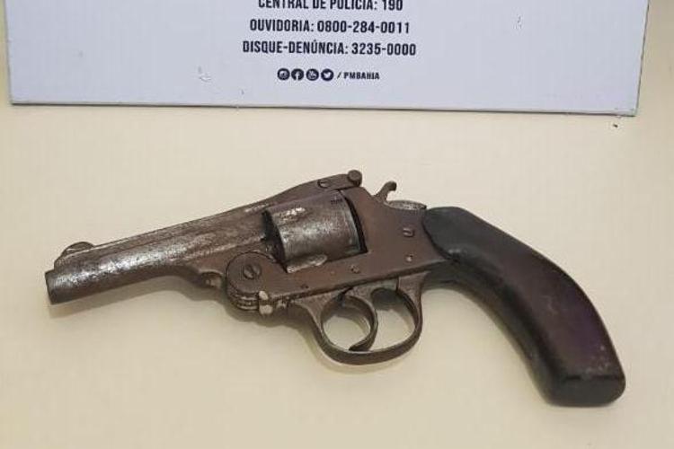 Revólver calibre 38 foi encontrado com menores | Foto: Divulgação | SSP - Foto: Divulgação | SSP Revólver calibre 38 foi encontrado com menores | Foto: Divulgação | SSP - Foto: Divulgação | SSP
