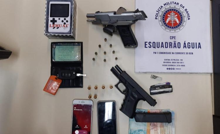 Duas pistolas de fabricação estrangeira foram encontradas com a dupla | Foto: Divulgação | SSP - Foto: Divulgação | SSP Duas pistolas de fabricação estrangeira foram encontradas com a dupla | Foto: Divulgação | SSP - Foto: Divulgação | SSP