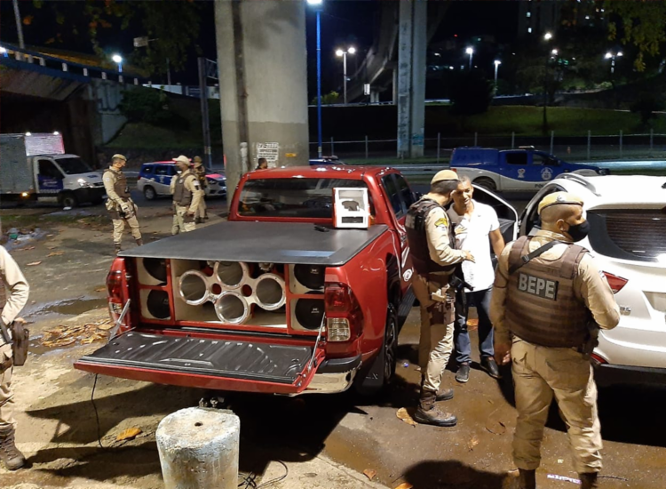 Fiscalização apreendeu 170 equipamentos de som que estavam sendo usados de forma irregular - Foto: Divulgação | Secom Fiscalização apreendeu 170 equipamentos de som que estavam sendo usados de forma irregular - Foto: Divulgação | Secom