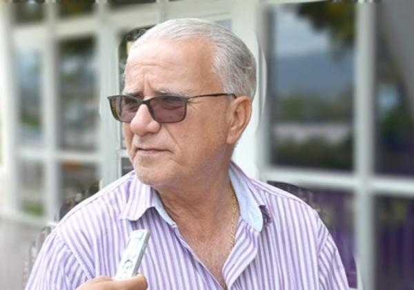 Pré-candidato a reeleição, Gilson Fonseca (DEM) é acusado de ter se utilizado do exercício do atual cargo para angariar prestígio com propagandas do governo municipal.