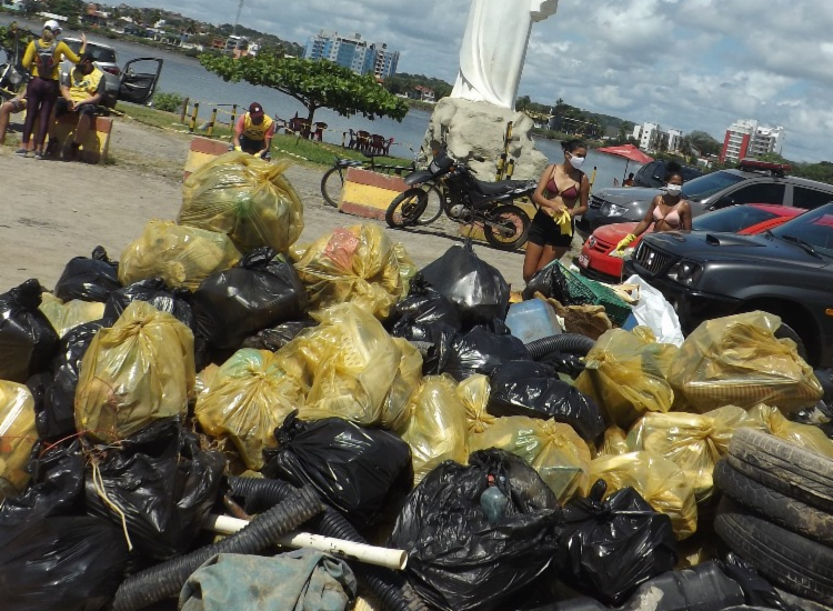 Materiais como plásticos, madeiras, eletrodomésticos e pneus foram recolhidos das praias - Foto: Divulgação | CBMBA Materiais como plásticos, madeiras, eletrodomésticos e pneus foram recolhidos das praias - Foto: Divulgação | CBMBA
