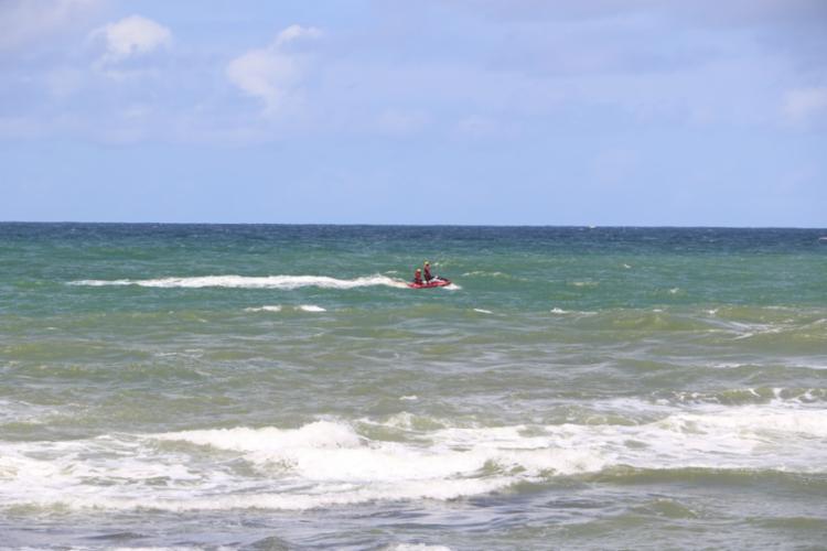 Homem teria entrado no mar para tentar salvar um jovem, que estava se afogando | Foto: Divulgação | CBMBA - Foto: Divulgação | CBMBA Homem teria entrado no mar para tentar salvar um jovem, que estava se afogando | Foto: Divulgação | CBMBA - Foto: Divulgação | CBMBA
