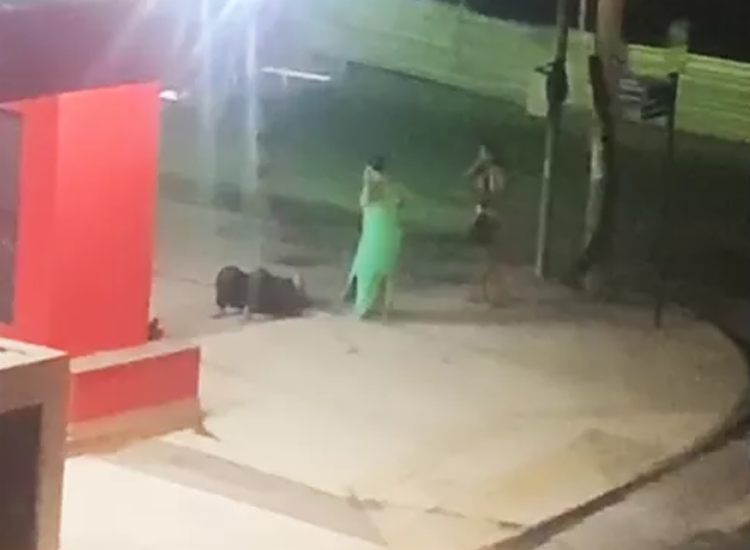 Travesti foi encontrada caída no chão por volta da 1h da madrugada - Foto: Reprodução Travesti foi encontrada caída no chão por volta da 1h da madrugada - Foto: Reprodução