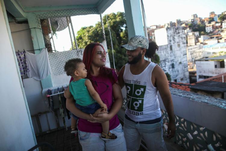 Yuna e Théo, pais do pequeno Dionísio, não abrem mão de cuidar da saúde | Foto: Raphael Müller | Ag. A TARDE - Foto: Raphael Müller | Ag. A TARDE Yuna e Théo, pais do pequeno Dionísio, não abrem mão de cuidar da saúde | Foto: Raphael Müller | Ag. A TARDE - Foto: Raphael Müller | Ag. A TARDE