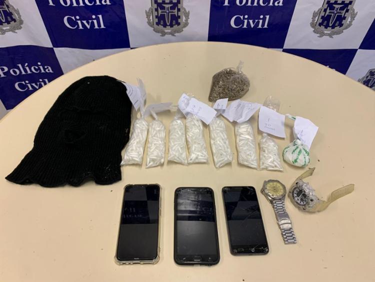 Um saco com sementes de maconha também foi apreendido por uma equipe da DRFRV, no Centro | Foto: Divulgação | Polícia Civil - Foto: Divulgação | Polícia Civil Um saco com sementes de maconha também foi apreendido por uma equipe da DRFRV, no Centro | Foto: Divulgação | Polícia Civil - Foto: Divulgação | Polícia Civil