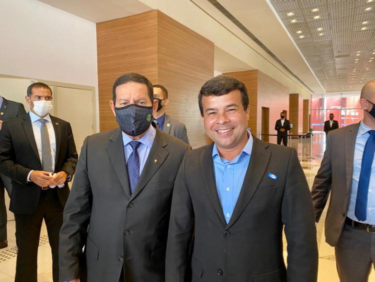Em Salvador, Hamilton ourão se encontro com o candidato à prefeitura, Celsinho Cotrim - Foto: Divulgação Em Salvador, Hamilton ourão se encontro com o candidato à prefeitura, Celsinho Cotrim - Foto: Divulgação