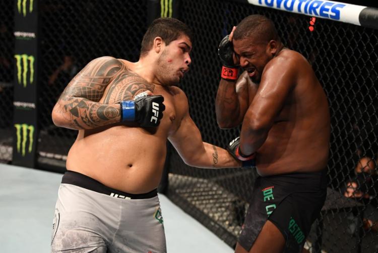 Lutador baiano vence primeira no UFC e desafia compatriota