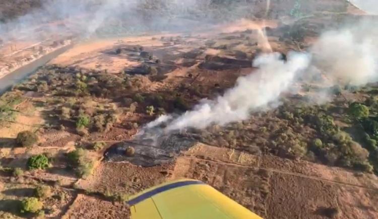 Bombeiros contam com o auxilio de aeronaves para combater focos de incêndio florestal em Barra, no oeste baiano | Foto: Divulgação | CBMBA - Foto: Divulgação | CBMBA Bombeiros contam com o auxilio de aeronaves para combater focos de incêndio florestal em Barra, no oeste baiano | Foto: Divulgação | CBMBA - Foto: Divulgação | CBMBA
