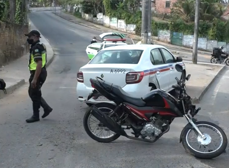 Condutor da motocicleta ficou ferido após colisão | Foto: Reprodução | TV Bahia - Foto: Reprodução | TV Bahia Condutor da motocicleta ficou ferido após colisão | Foto: Reprodução | TV Bahia - Foto: Reprodução | TV Bahia