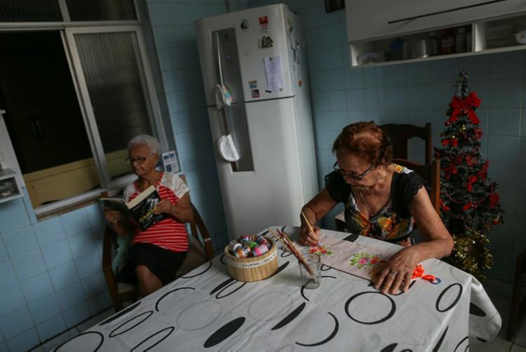 Irmãs Nilza, de 92 anos, e Zilda, 89, superaram as expectativas da pesquisa | Foto: Raphael Müller | Ag. A TARDE - Foto: Raphael Müller | Ag. A TARDE Irmãs Nilza, de 92 anos, e Zilda, 89, superaram as expectativas da pesquisa | Foto: Raphael Müller | Ag. A TARDE - Foto: Raphael Müller | Ag. A TARDE